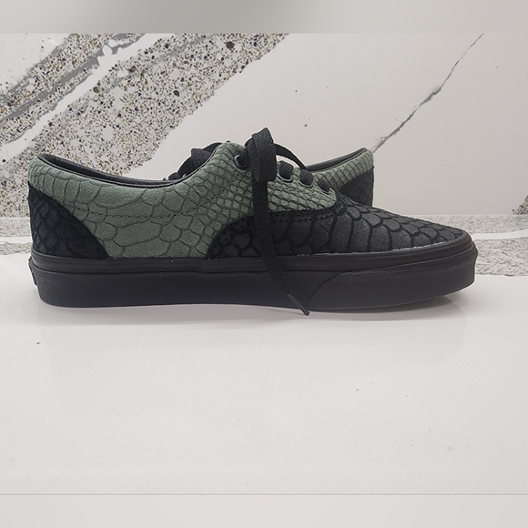 Vans x Harry Potter Slytherin Black & Green Snake Low-Top Sneakers 8.5 W / 7.5 M - Picture 4 of 10